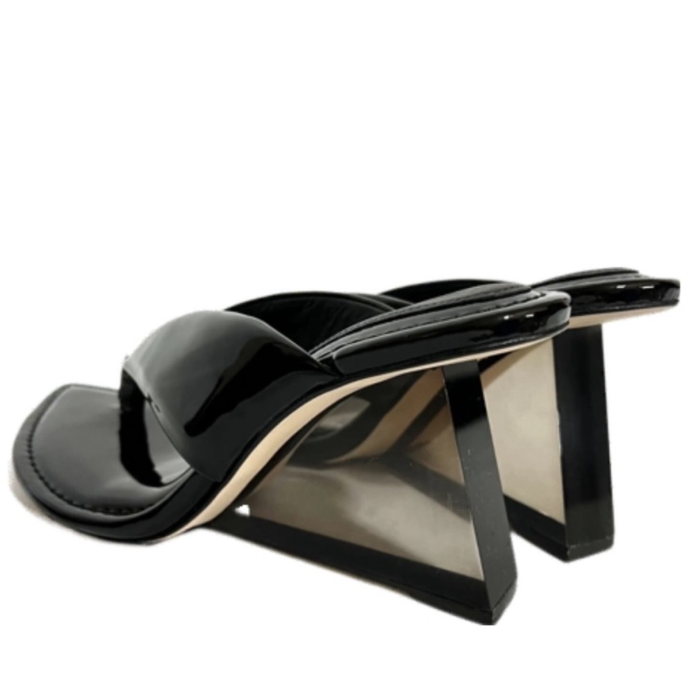 Good American Cinderella Thong Sandal - Picture 3 of 13